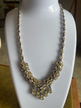 Bogoff stamped rhodium plated 1940s falling leaves bib style vintage necklace